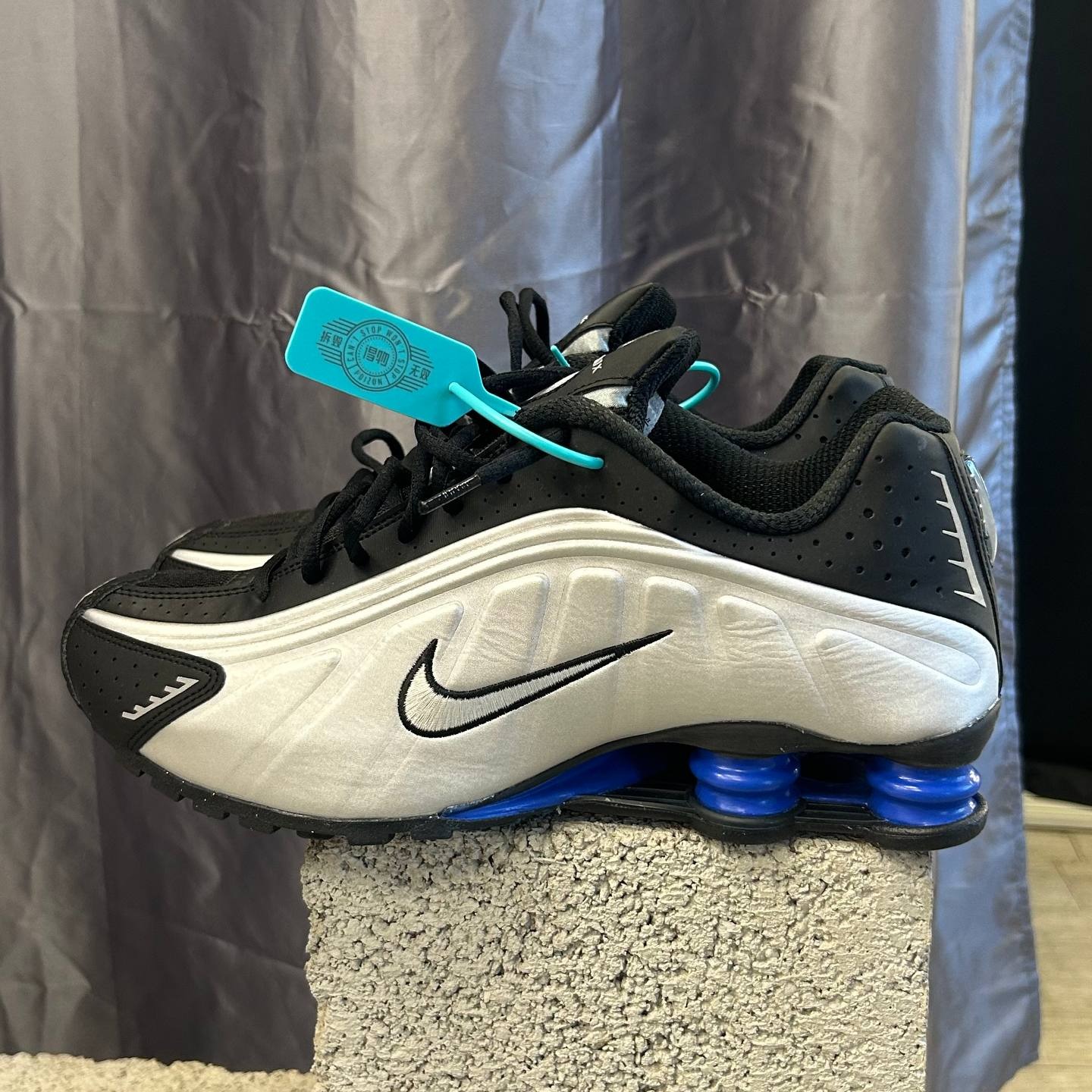 Nike Shox R4